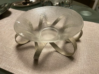 Serving dish with lift out dish