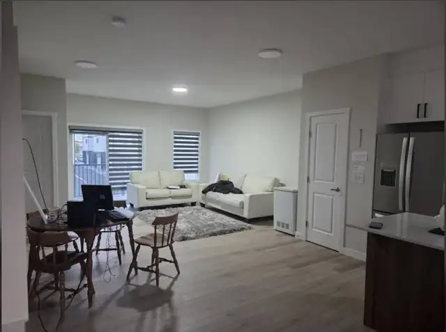 Ensuite Room For Rent- Townhome in Short Term Rentals in Calgary - Image 5