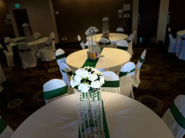 Wedding lot rentals in Outdoor Décor in Calgary - Image 9