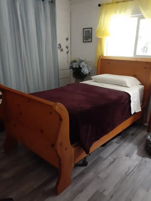 Knotty Pine single Sleigh Bed frame. in Beds & Mattresses in Chilliwack - Image 2