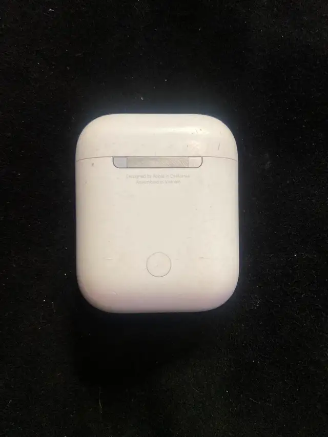 AirPods and Bluetooth speaker62863731889665123
