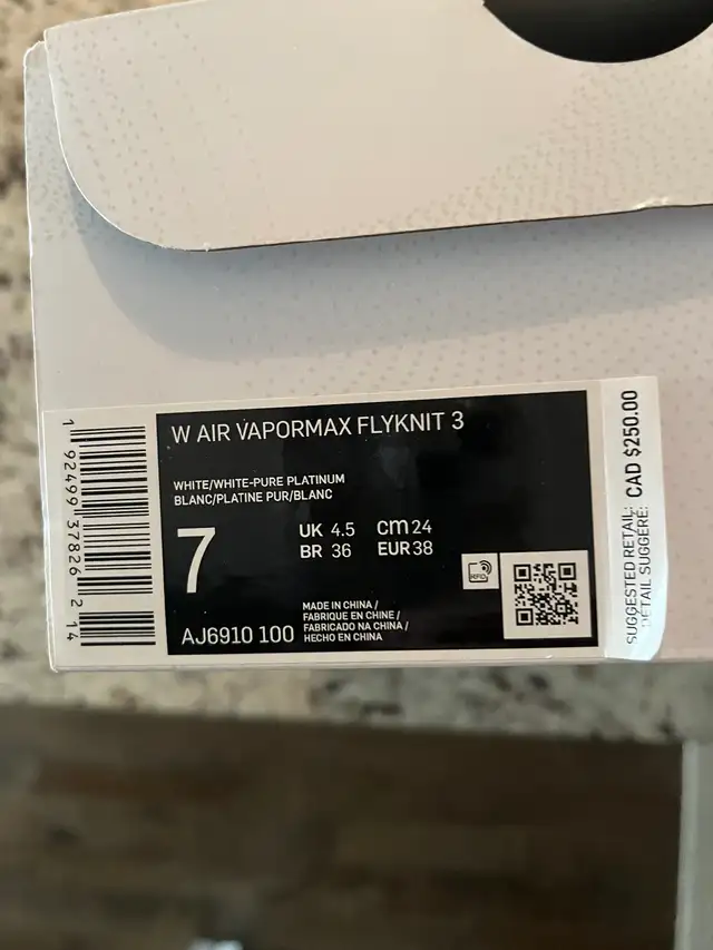 Nike Air Vapormax Flyknit 3 Women's Shoes in Women's - Shoes in City of Montréal - Image 3