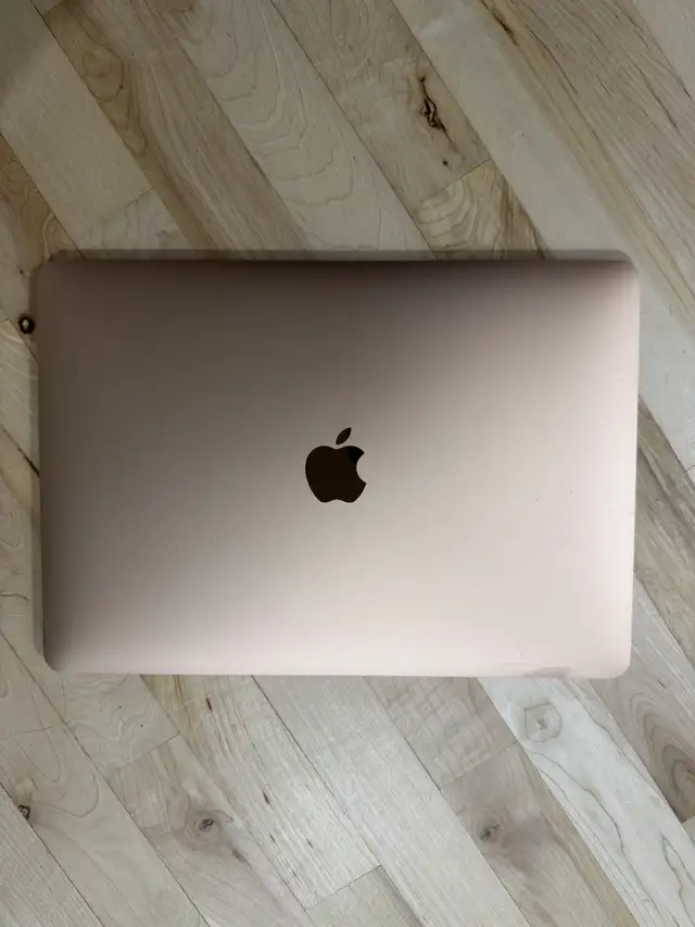 MacBook Air 13” Gold – Intel i5 / 8GB / 256GB SSD