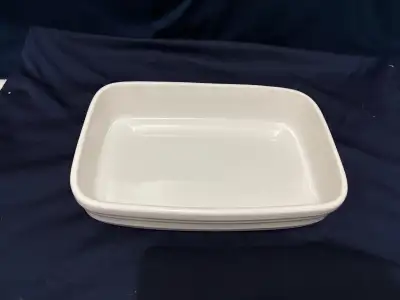 *USED/GOOD CONDITION* *no chips or cracks, will require cleaning due to years in storage*