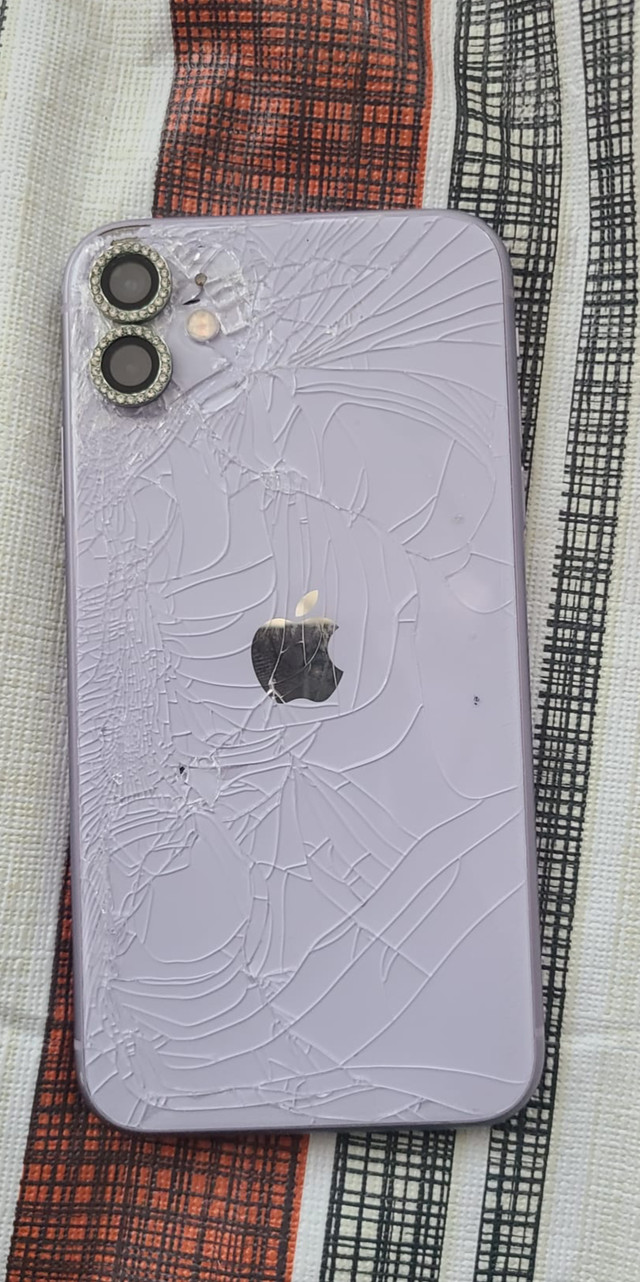 IPHONE 11 (BROKEN) 2 CASES AND CHARGER CORD in Cell Phones in Winnipeg - Image 2