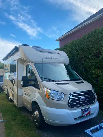 Motorisé Classe B+ 2017 THOR GEMINI 23TB (23'6") 39 5000km. Châssis de FORD TRANSIT 350HD Diesel De...