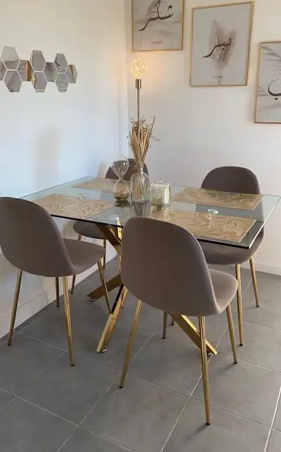 NB: pour personnes sérieuses et serieux Salle a manger et electros vaisselle et d’autres chose tout...