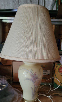 2 Vintage floral lamps