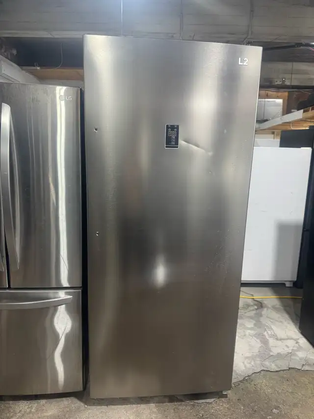 LG Refrigerator in Refrigerators in Laval / North Shore - Image 2