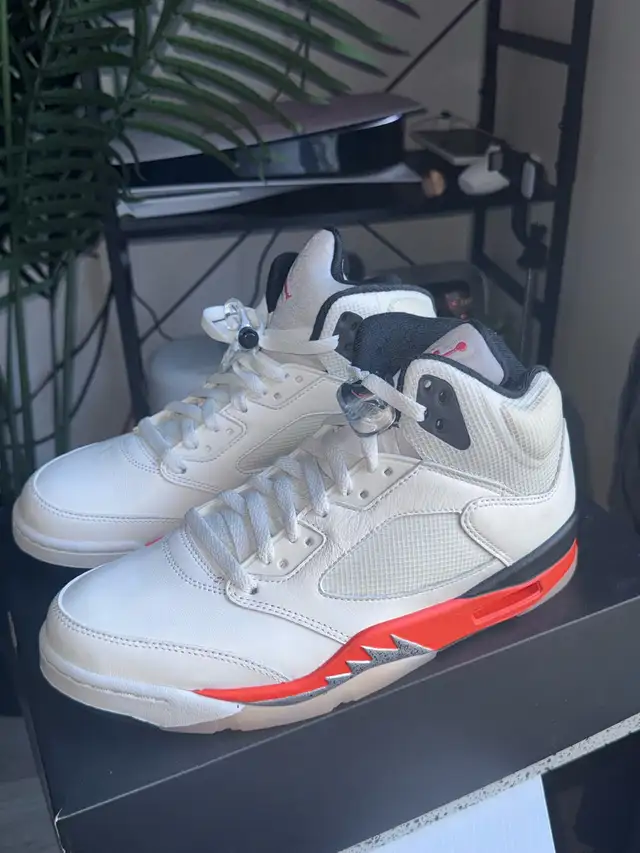 air Jordan 5 Retro in Men's Shoes in City of Montréal - Image 6