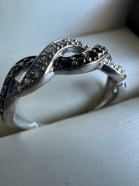 10 k diamond ring 
