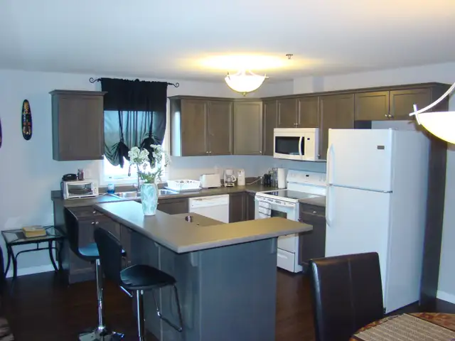2Bedroom,2Bathroom, corner unit, underground parking Stonebridge63347541353347121