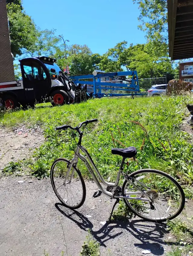 vélo hybride trek in Road in City of Montréal - Image 5