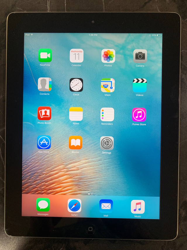 1st Gen iPad with case in iPads & Tablets in Chatham-Kent