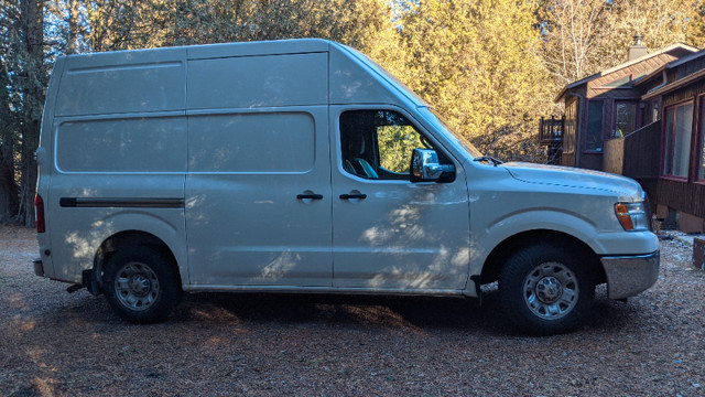 Nissan High Roof NV2500 van for sale 2014 $24,500 dans Autos et camions  à Ouest de l’Île - Image 4