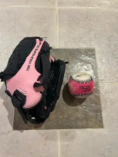 Rawlings pink baseball glove. It is 10” and would fit a 5-7-year-old. Ball included. South River Hei...