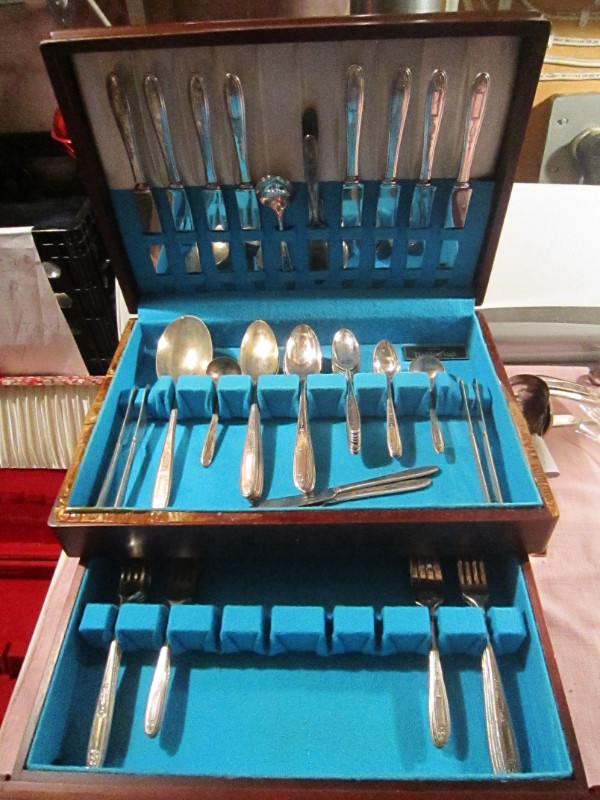 Silverware Set for 8 - GROSVENOR in Arts & Collectibles in City of Toronto - Image 2