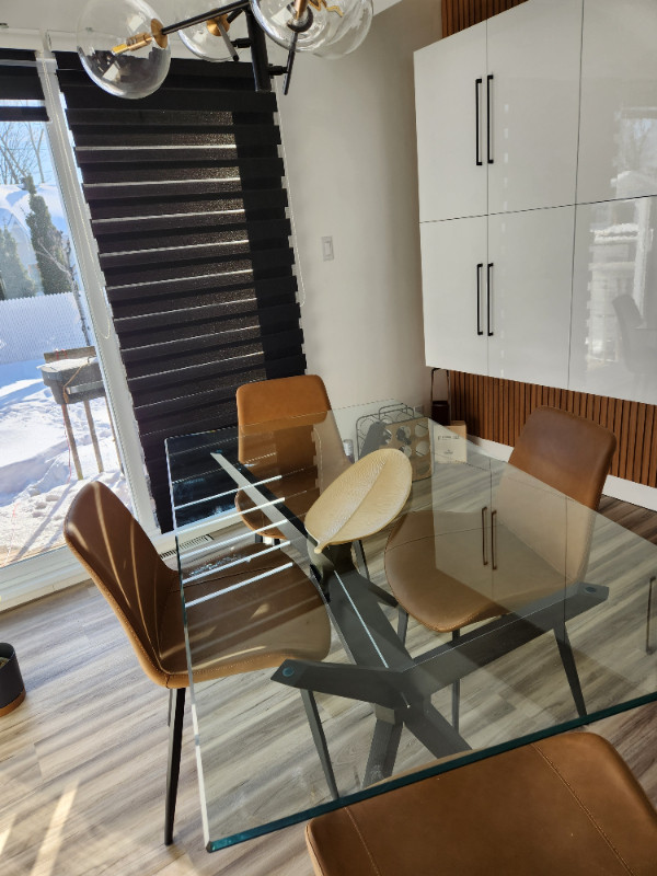 Table desalle a manger dans Mobilier de salle à manger et cuisine  à Ville de Québec - Image 2