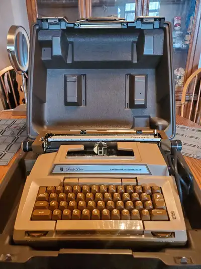 Vintage 70's Electronic Pride Line Smith Corona Typewriter Tested Working Cartridge Automatic 12 Rib...