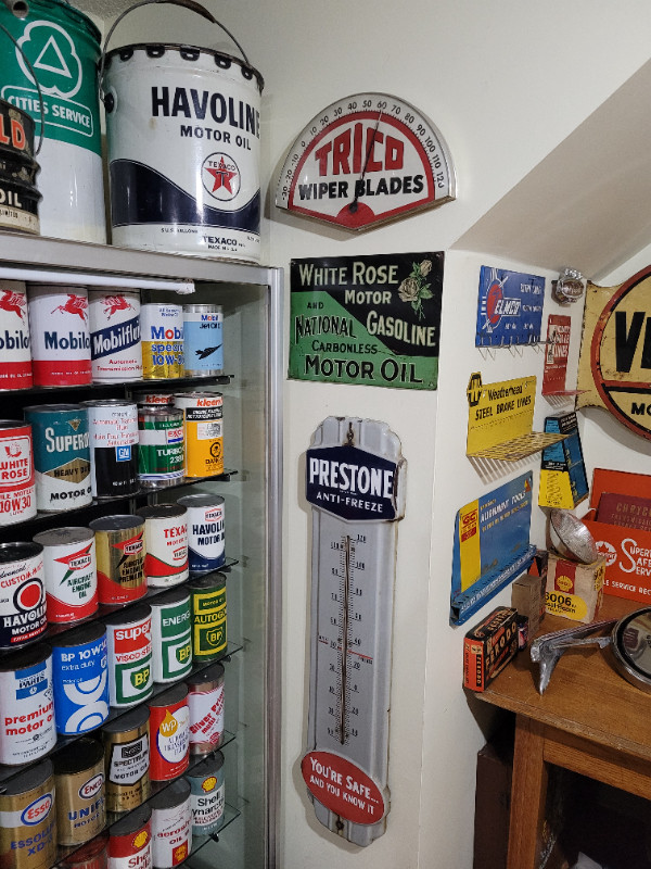 Rusty oil cans, dented old signs?  You may have a fortune in Arts & Collectibles in Markham / York Region - Image 2