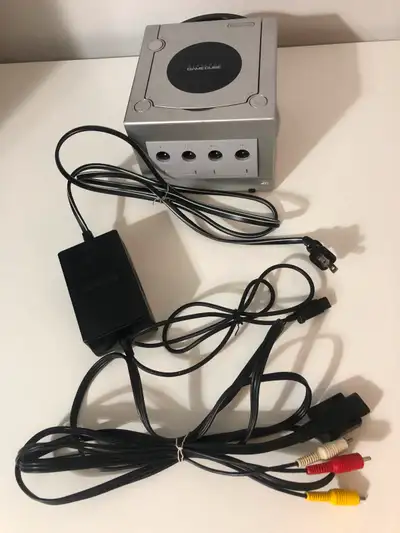Nintendo Game Cube Console comes with power cable, tv connector and 2 controllers In working order N...