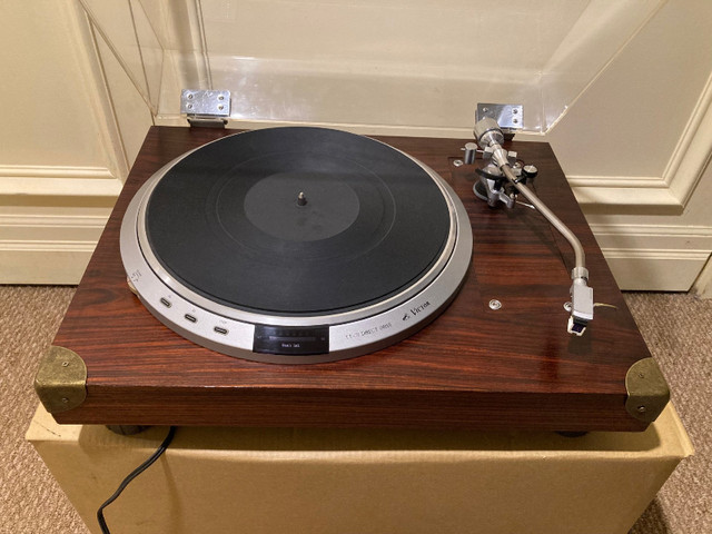 Victor/JVC TT-71 Quartz Lock tutntable with Rega tonearm in Stereo Systems & Home Theatre in Mississauga / Peel Region - Image 4