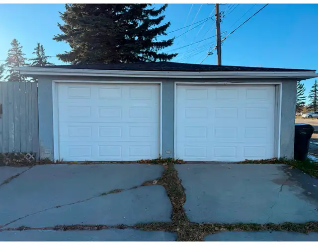 OVERSIZE Dbl Garage, Insulated, 220V, Heater in Rad Heights
