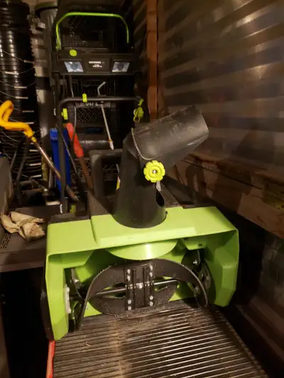 EARTHWISE ELECTRIC SNOW THROWER/SNOW BLOWER, View more