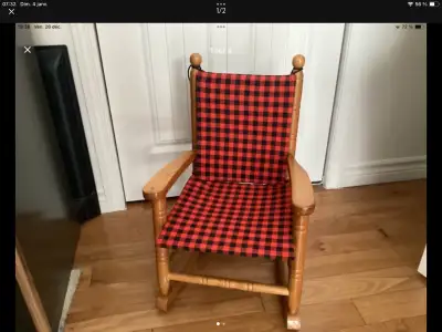 chaise berçante en bois pour enfant 1.à 5ans 20$ , View more