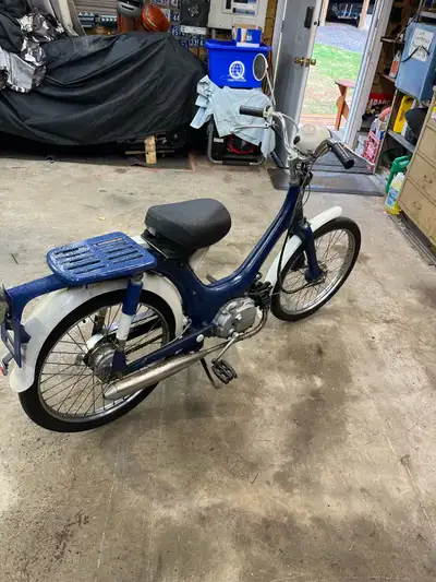 Very original Honda moped. Runs excellent and everything works. Was properly stored for a long time....