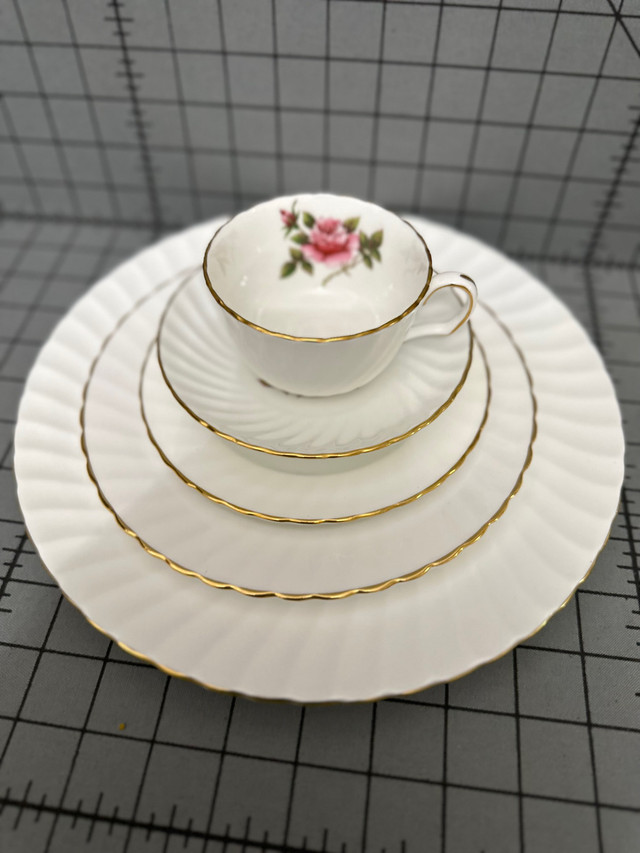 Vintage 1960s Northumbria CARLETON Rose Dinner place setting- Bo in Kitchen & Dining Wares in Mississauga / Peel Region - Image 4