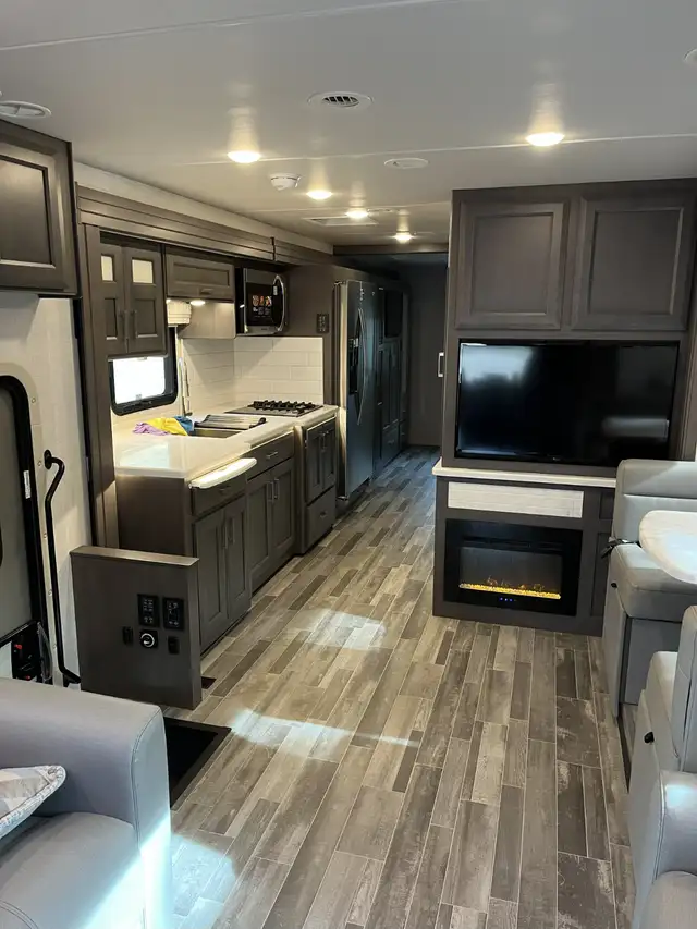 2025 Thor Inception 38FX Super C Motorhome in RVs & Motorhomes in Grande Prairie - Image 7