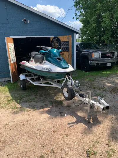 1996 Seadoo and trailer with swivel neck can’t get it to run not sure what’s wrong and just don’t ha...