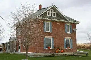 Tradesmen deserve better treatment, get what you deserve. Queen bedroom available in large 2000 squa...