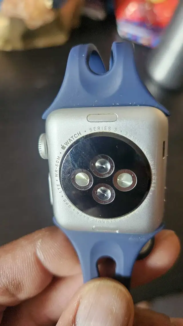 iPhone 8/apple watch 3 in Cell Phones in Saskatoon - Image 9