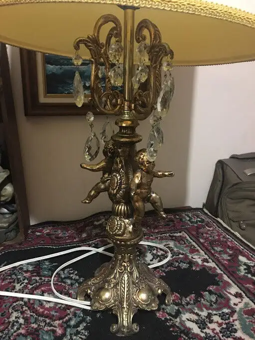 For sale vintage table lamp 36"tall in Coffee Tables in Markham / York Region - Image 3