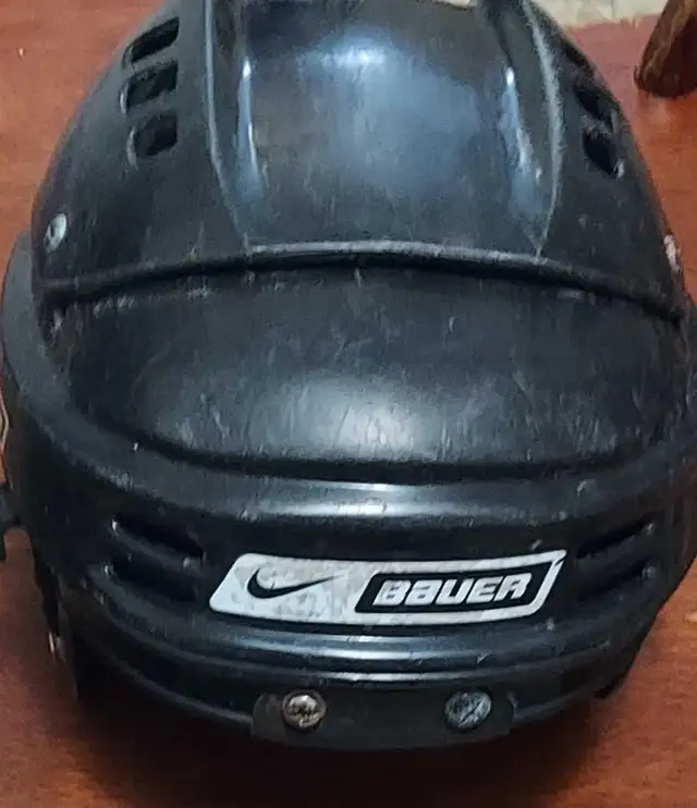 Bauer kids Hockey Helmet in Hockey in City of Toronto - Image 2