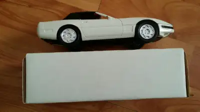 New Boxed ERTL Special Edition 1 Millionth Corvette 1992 Convertible Promo In Arctic White With Red...