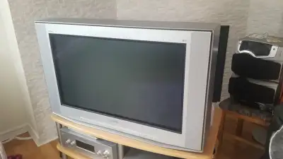 Retro KV-34XBR800 smartly combines Sony's totally flat Wega screen and HD-capable Hi-Scan™ technolog...