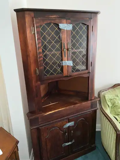 buffet en coin/corner hutch, View more