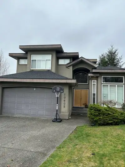 NEWLY RENOVATED 2 BEDROOM BASEMENT SUITE. (UNFURNISHED)