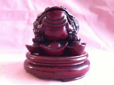 A NICE RED MADE OF RESIN VINTAGE FROG SITTING ON A WOODEN BASE POSSIBLY ASIAN IT IS IN PERFECT CONDI...