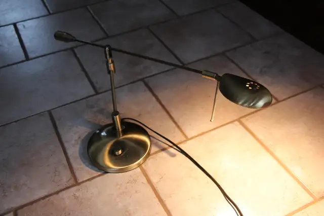 Desk Lamp in Indoor Lighting & Fans in Windsor Region - Image 4