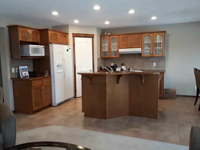 2-STOREY, 3 BED, 3.5 BATH, BONUS ROOM, ATTACHED GARAGE & DEVEOPE in Long Term Rentals in Calgary - Image 6