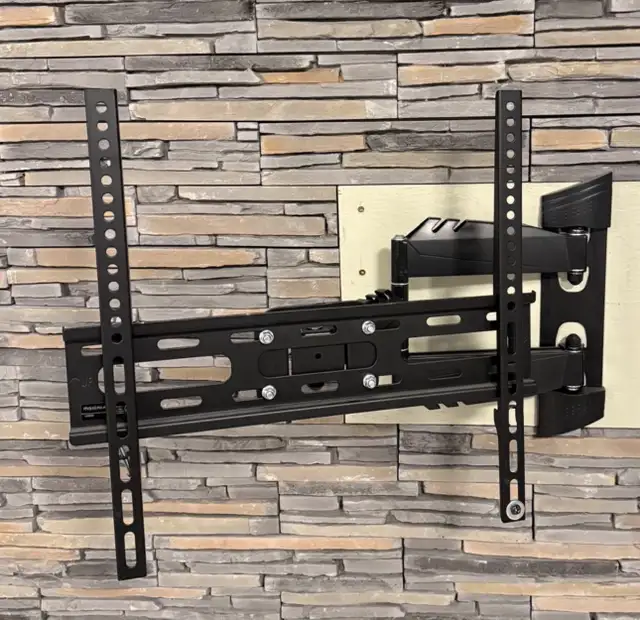 TV Wall Mount in Video & TV Accessories in Ottawa - Image 2
