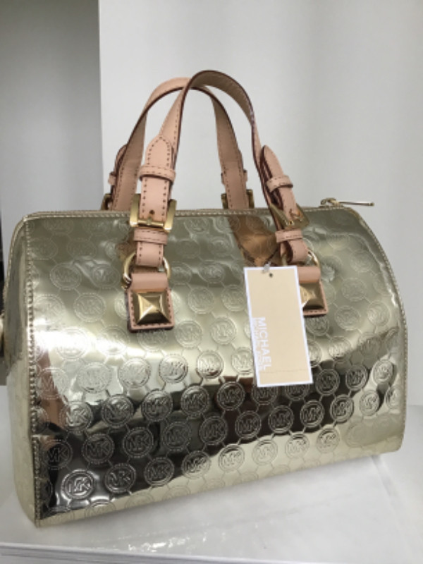 MICHAEL KORS Grayson medium logo embossed patent pale gold bag in Women's - Bags & Wallets in Ottawa - Image 3