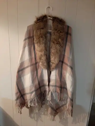 Poncho - cape avec fourrure, View more