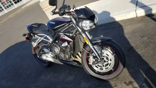 2019 Triumph Street Triple 765cc RS (VERY low mileage) in Sport Bikes in Mississauga / Peel Region - Image 2