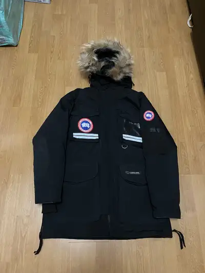 Get ready for winter with this authentic Canada Goose Expedition Parka! It is a size S/P and in grea...