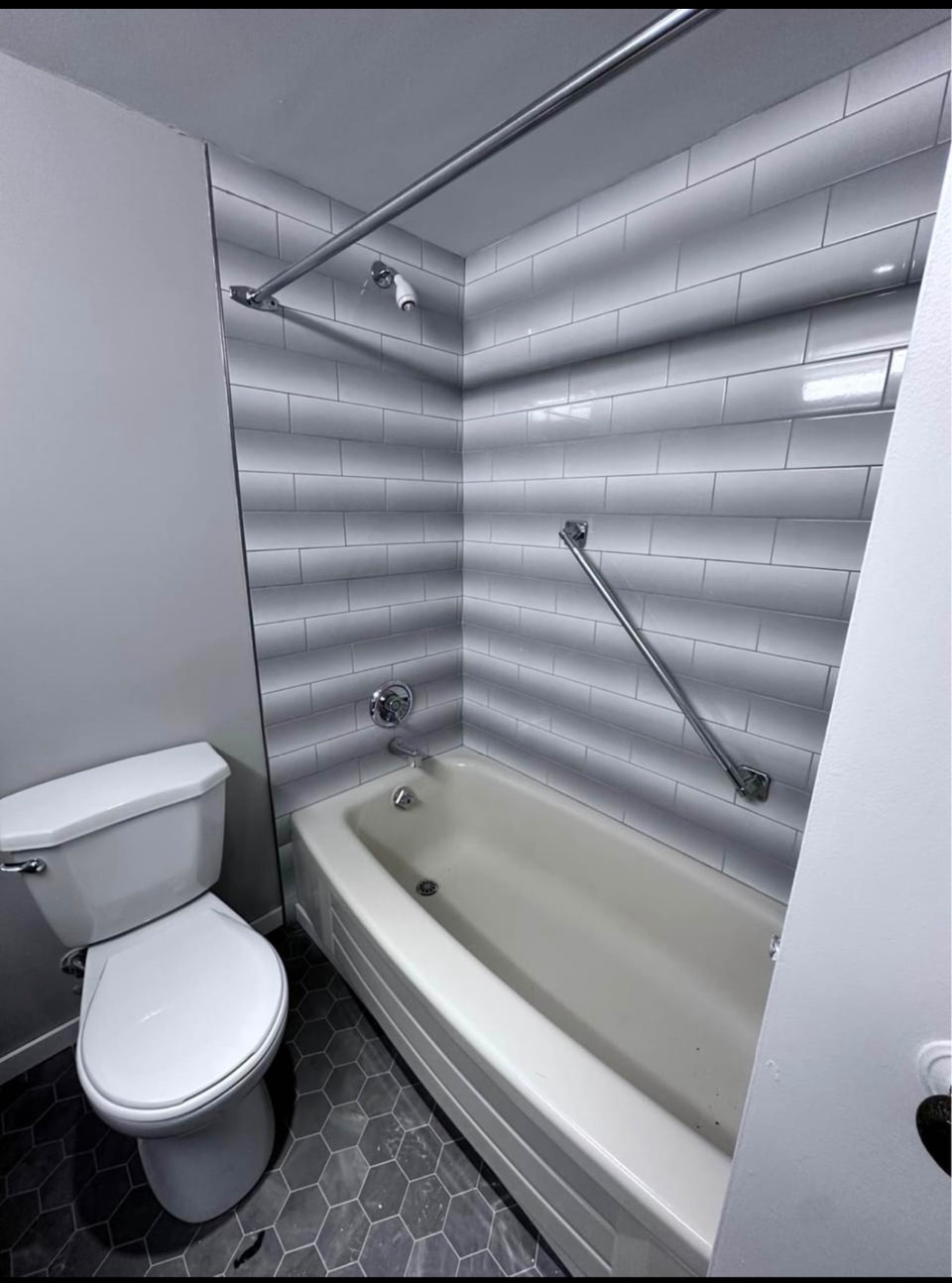 One Bedroom Wellington Crescent Art Deco Apartment 5
